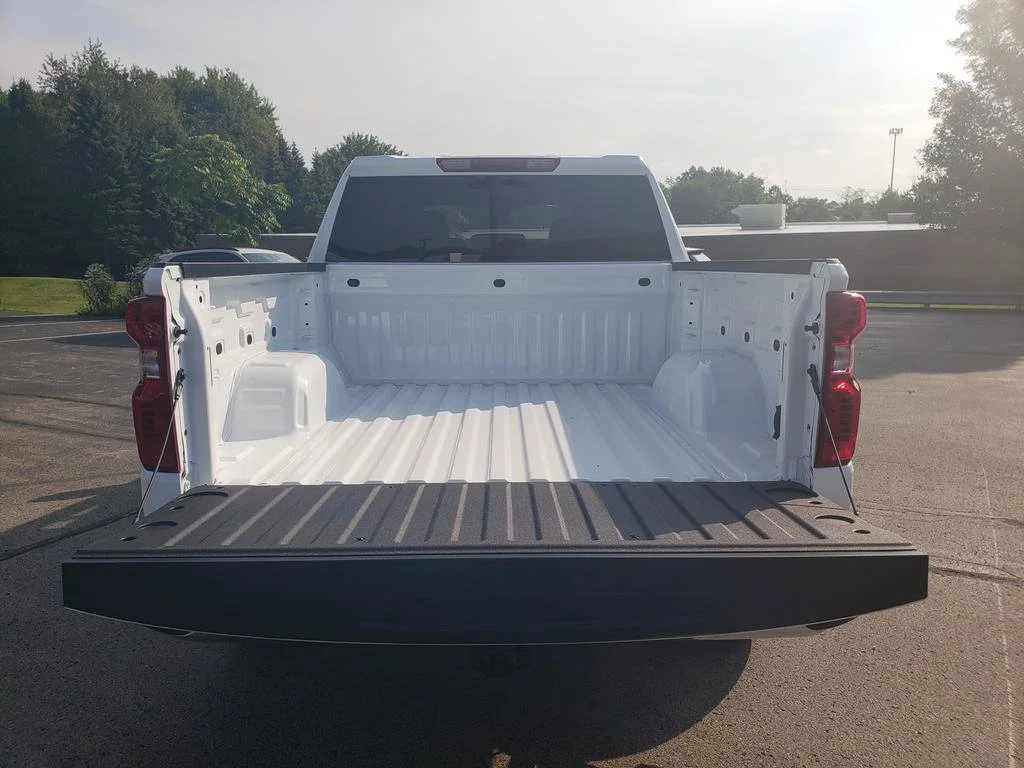 New 2026 Summit White Chevrolet LT (2FL) image 5