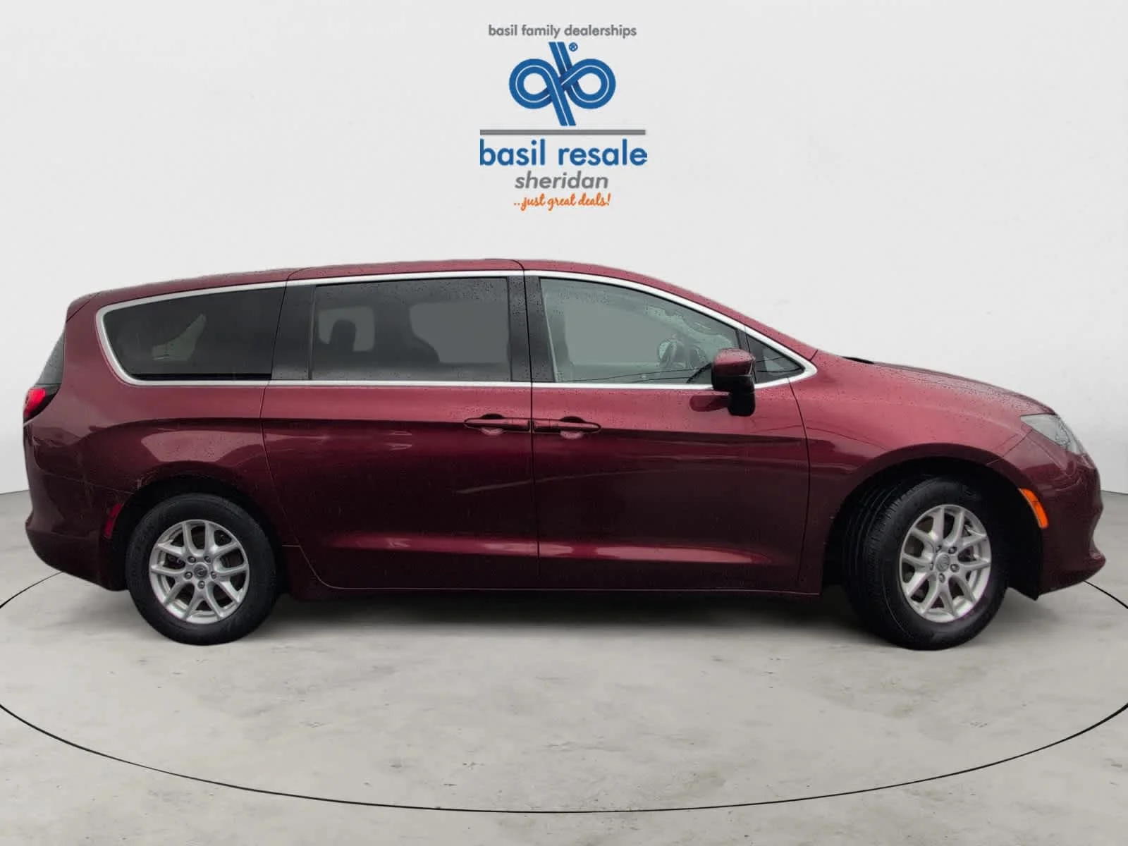 Used 2017 Velvet Red Pearlcoat Chrysler Touring image 8