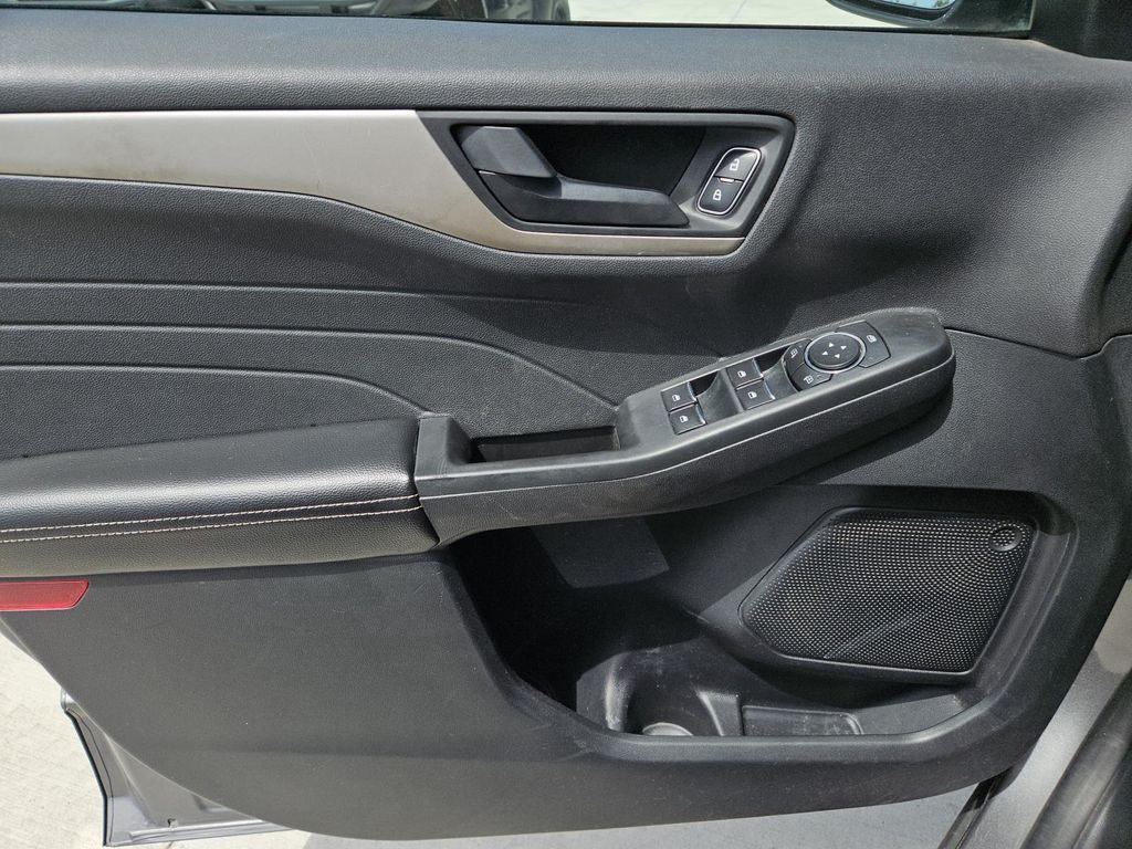 Used 2022 Gray Ford SE image 10