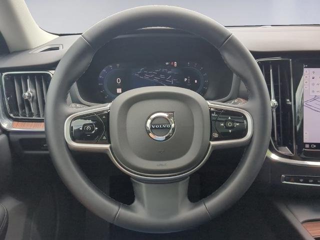 Used 2025 Silver Volvo  image 14