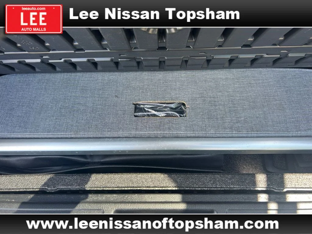 Used 2022 Silver Mitsubishi SE image 20