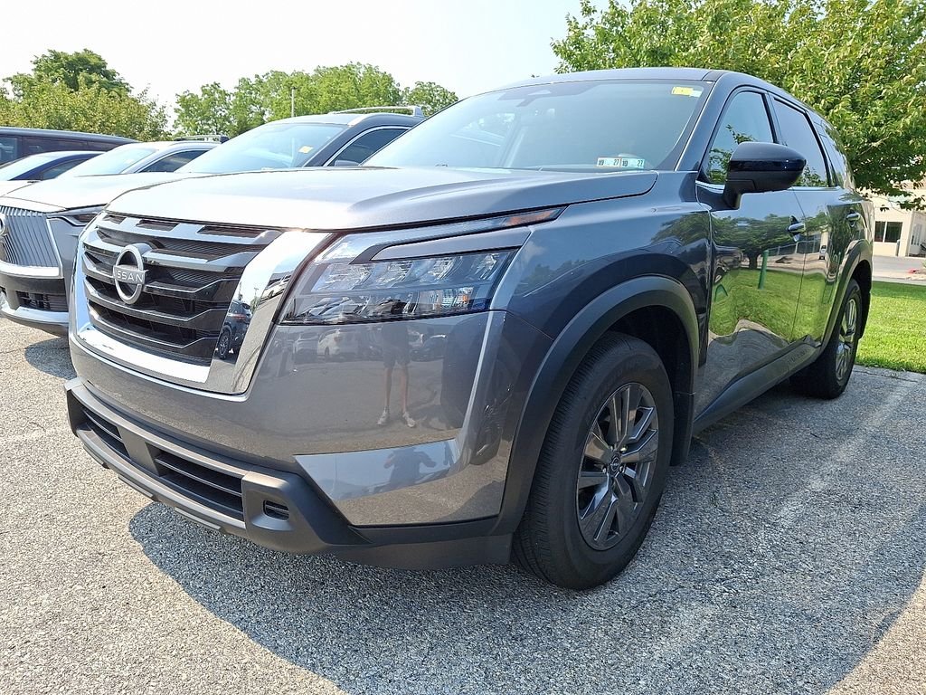 Used 2025 Gray Nissan S image 3