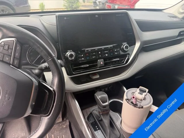 Used 2021 Moon Dust Toyota Platinum image 13