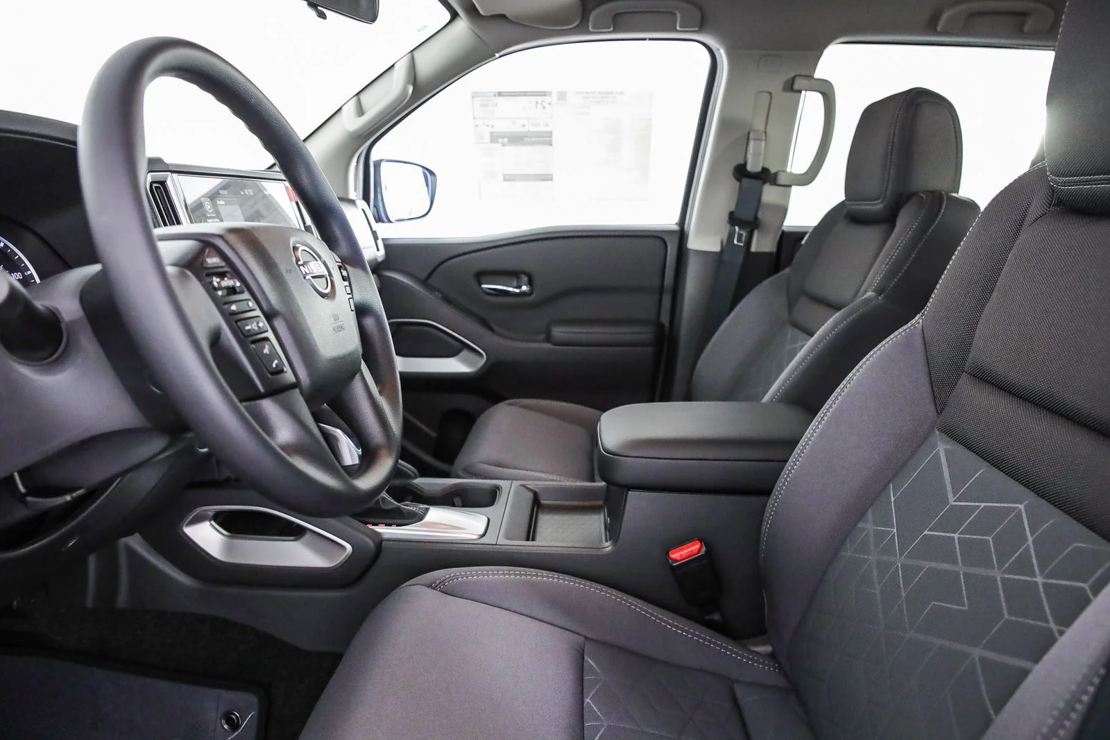2025 Nissan Frontier SV - Photo 18