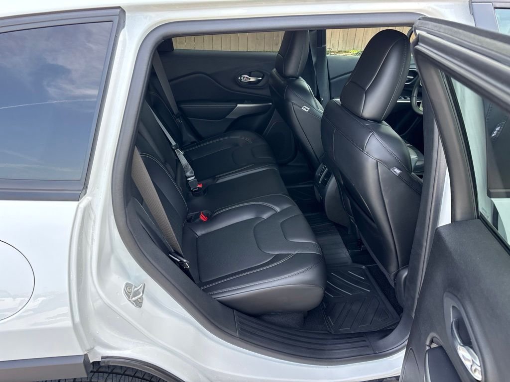 Certified Used 2021 White Jeep Latitude Lux image 11