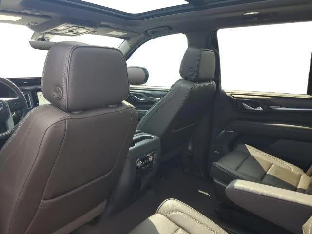 Used 2022 WHITE FROST TRICOAT GMC Denali image 28