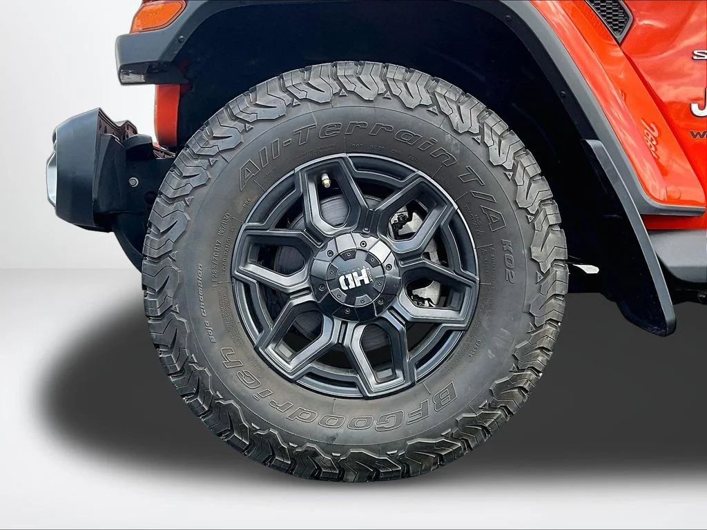 Used 2018 Orange Jeep Unlimited Sahara image 9