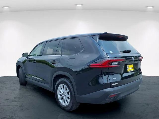 Used 2025 Black Toyota XLE image 13
