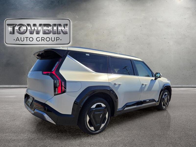 Used 2024 Ivory KIA LAND AWD image 4
