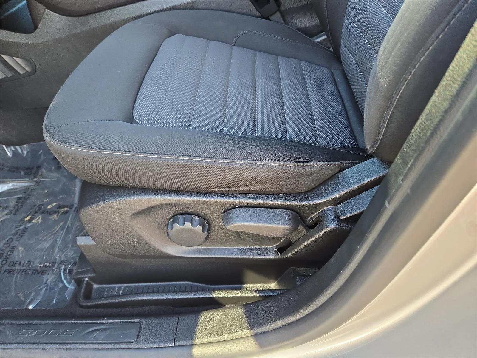 Used 2023 Iconic Silver Ford SE image 20