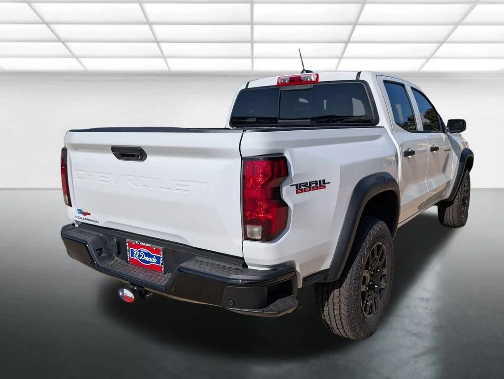 New 2026 Summit White Chevrolet Trail Boss image 31