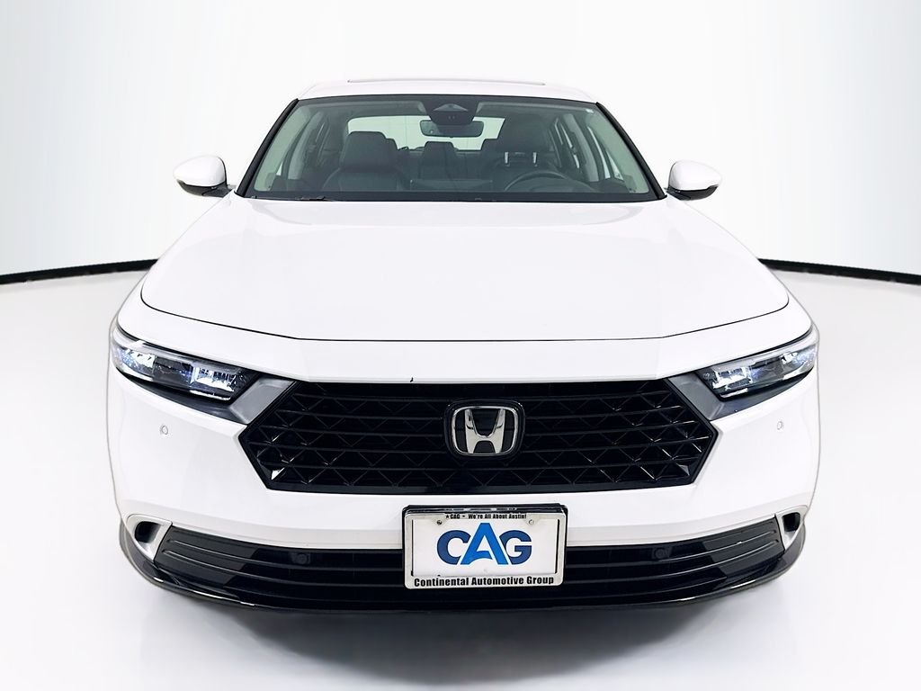 Certified Used 2025 Platinum Honda Touring image 2