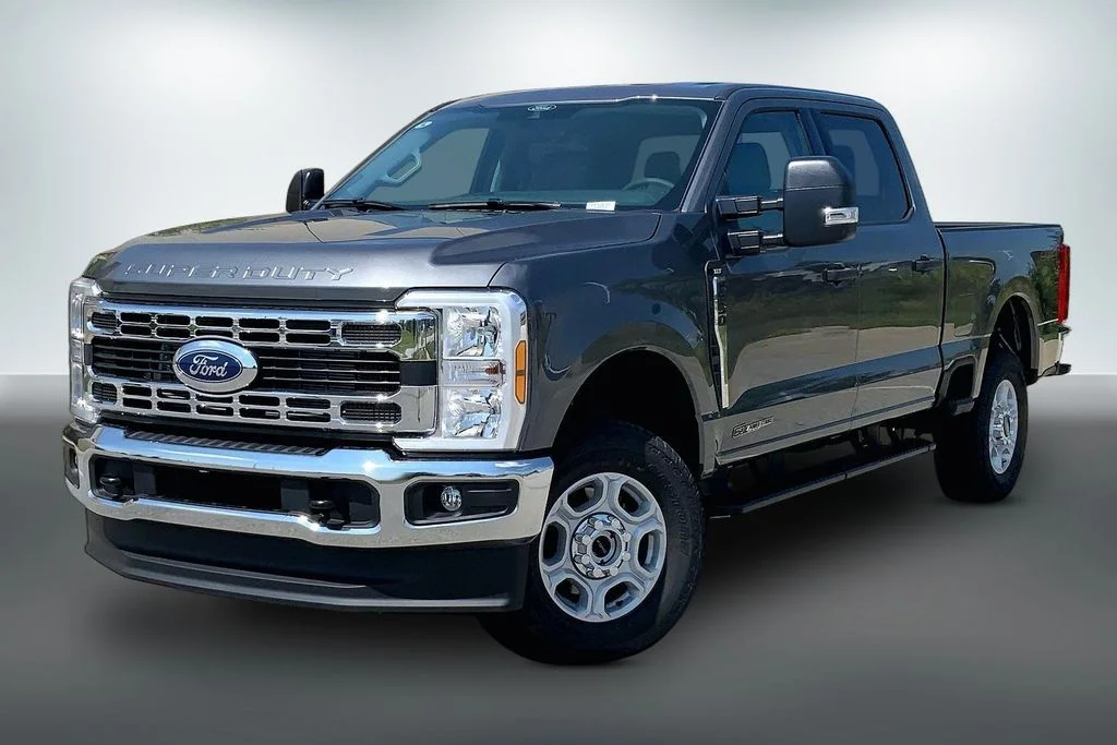 New 2026 Gray Ford XLT image 2