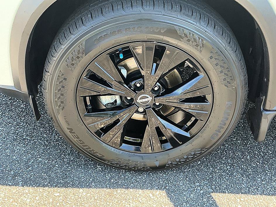 Used 2023 Gun Metallic Nissan SV image 6