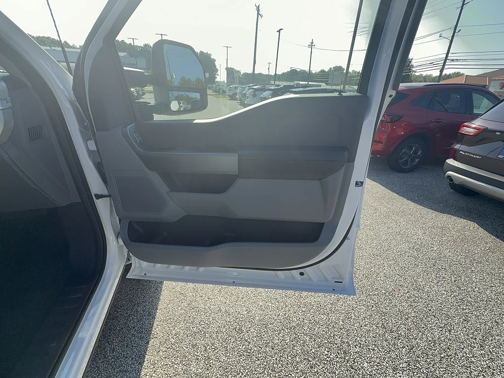 New 2026 Oxford White Ford XL image 22