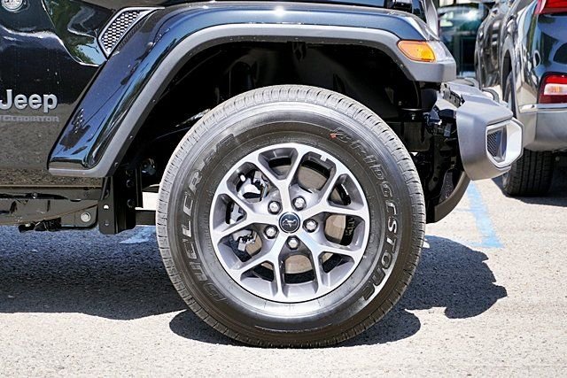 New 2025 Black Clear-Coat Exterior Paint Jeep Sport S image 8