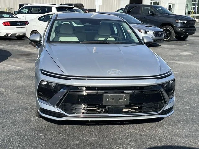 Used 2024 Silver Hyundai SEL image 8