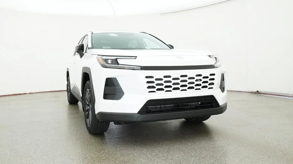 New 2026 Ice Cap Toyota XLE Premium image 7