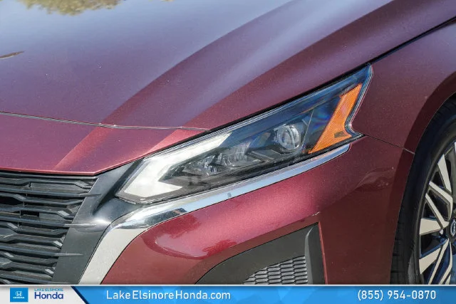 Used 2025 Garnet Pearl Nissan 2.5 SV image 5