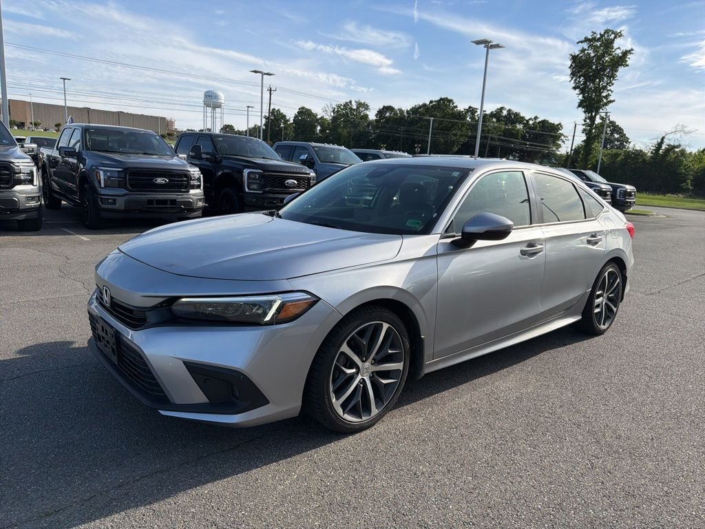 Used 2024 Lunar Silver Metallic Honda Touring image 4