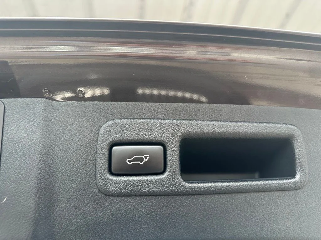Used 2015 Red Lexus 200t image 33