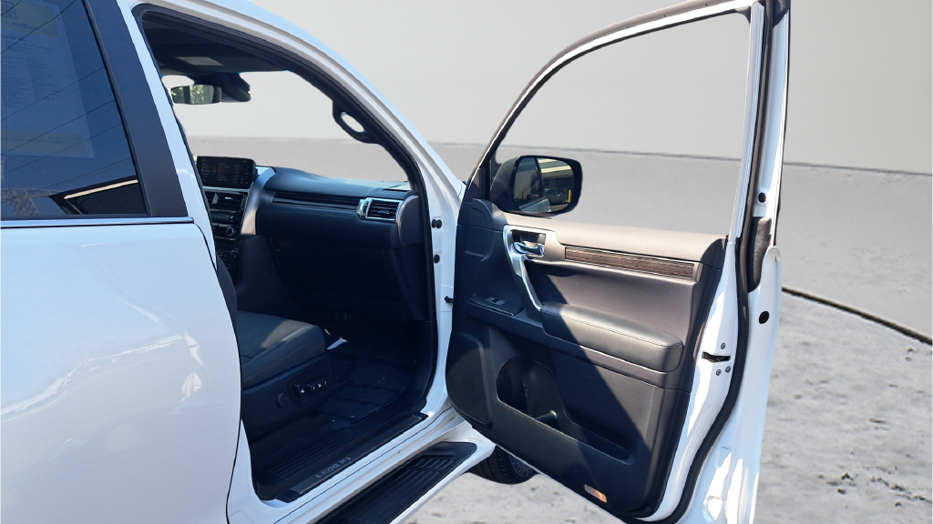 Used 2023 White Lexus 460 image 27
