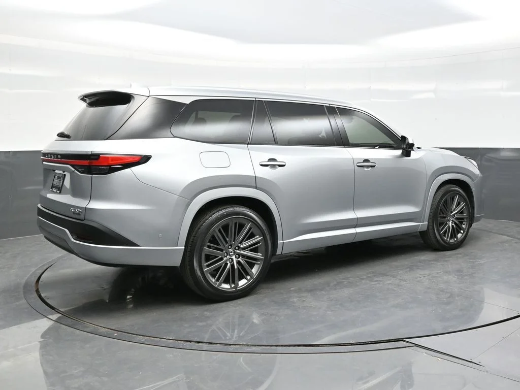 Used 2024 Silver Lexus 550h+ Luxury image 7