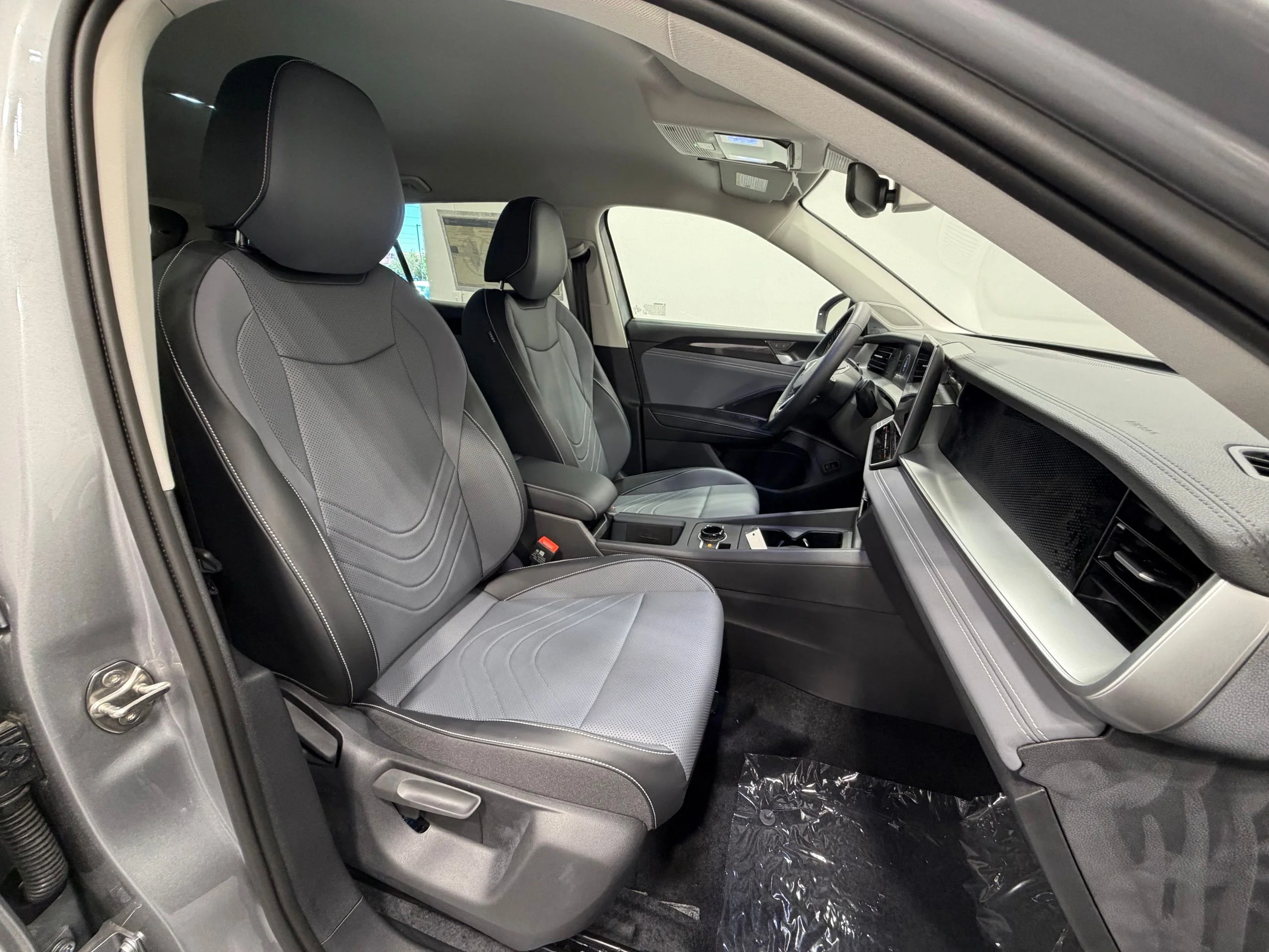 New 2026 Silver Volkswagen 2.0T SE image 30