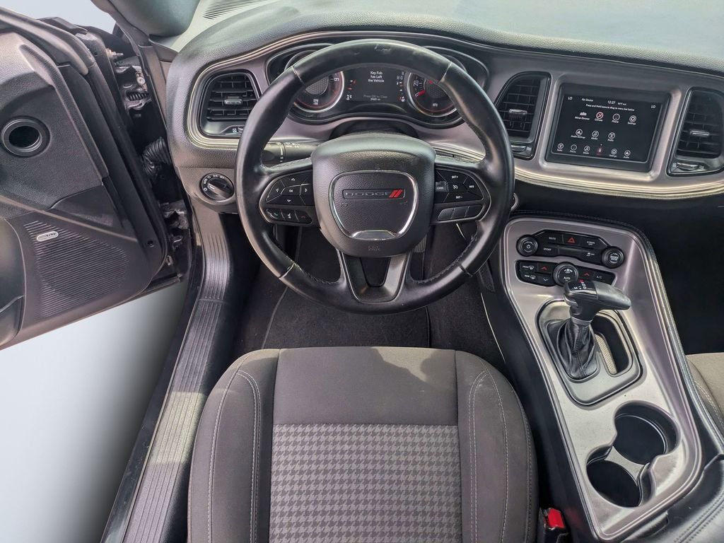 Used 2023 Black Dodge SXT image 19