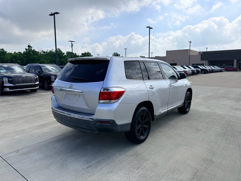 Used 2013 Classic Silver Metallic Toyota  image 5