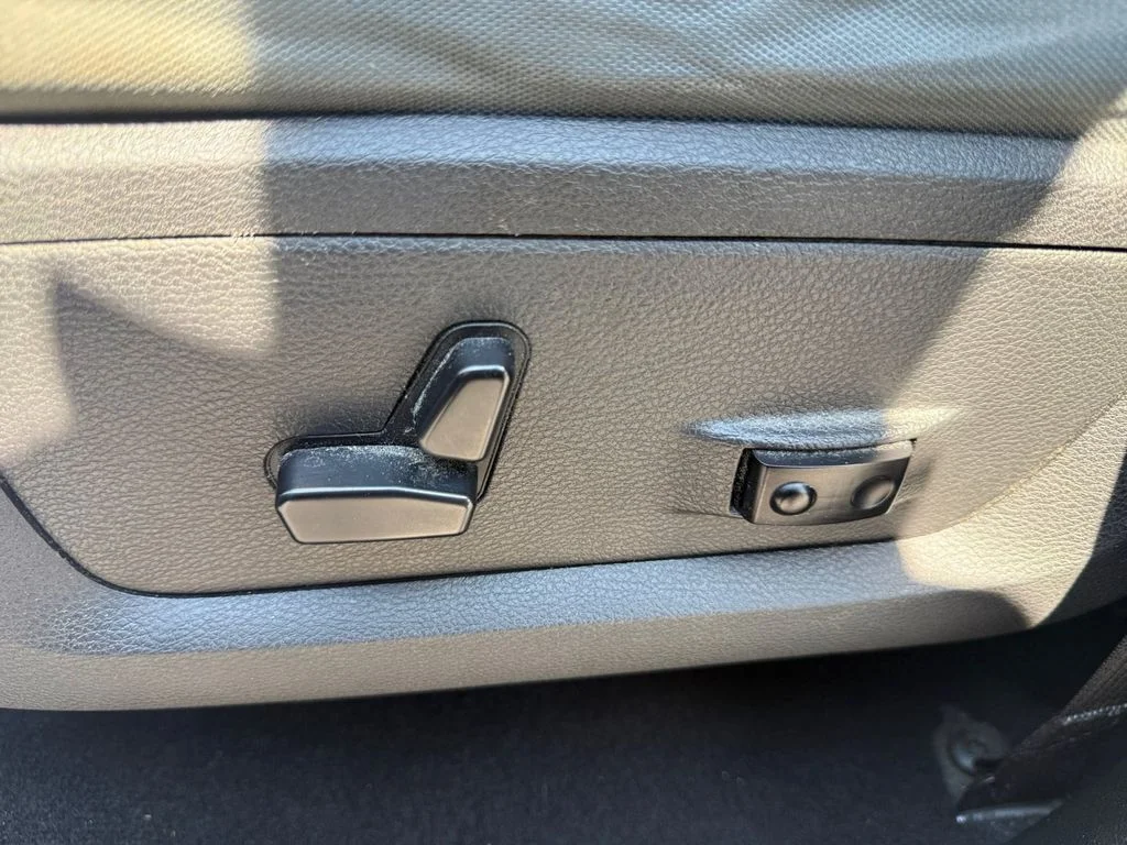 Used 2019 Silver Ram Big Horn image 30