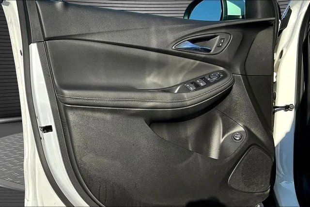 Used 2023 White Buick Select image 19
