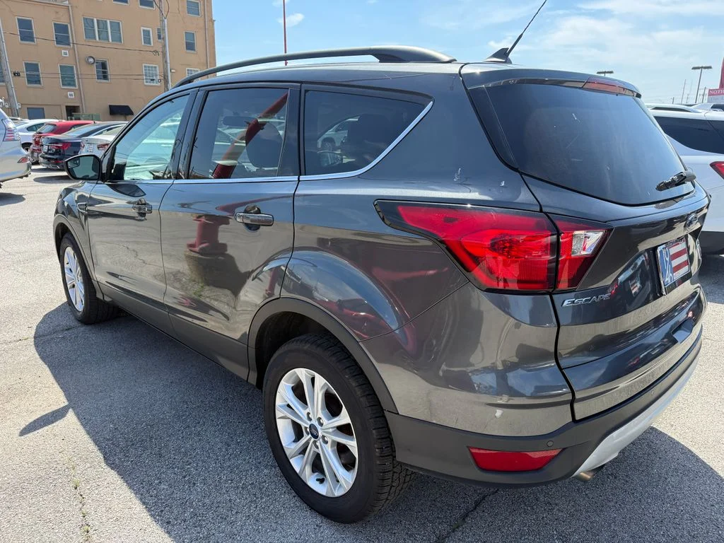 Used 2019 Gray Ford SEL image 6