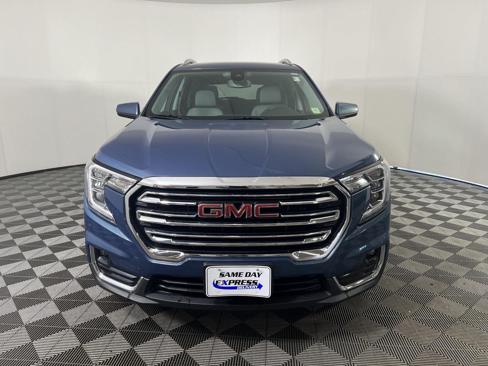Used 2024 Downpour Metallic GMC SLT image 30