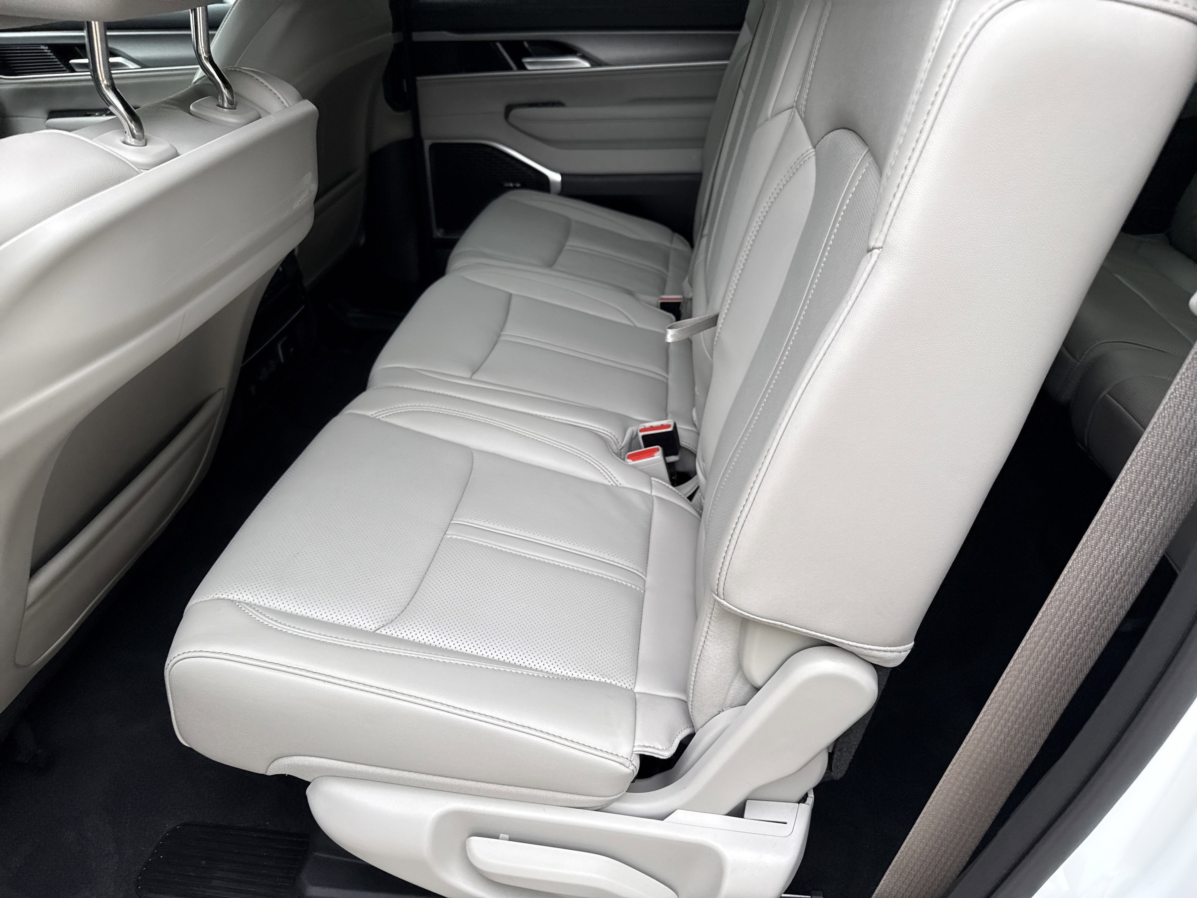Used 2025 Bright White Clearcoat Jeep Base image 20