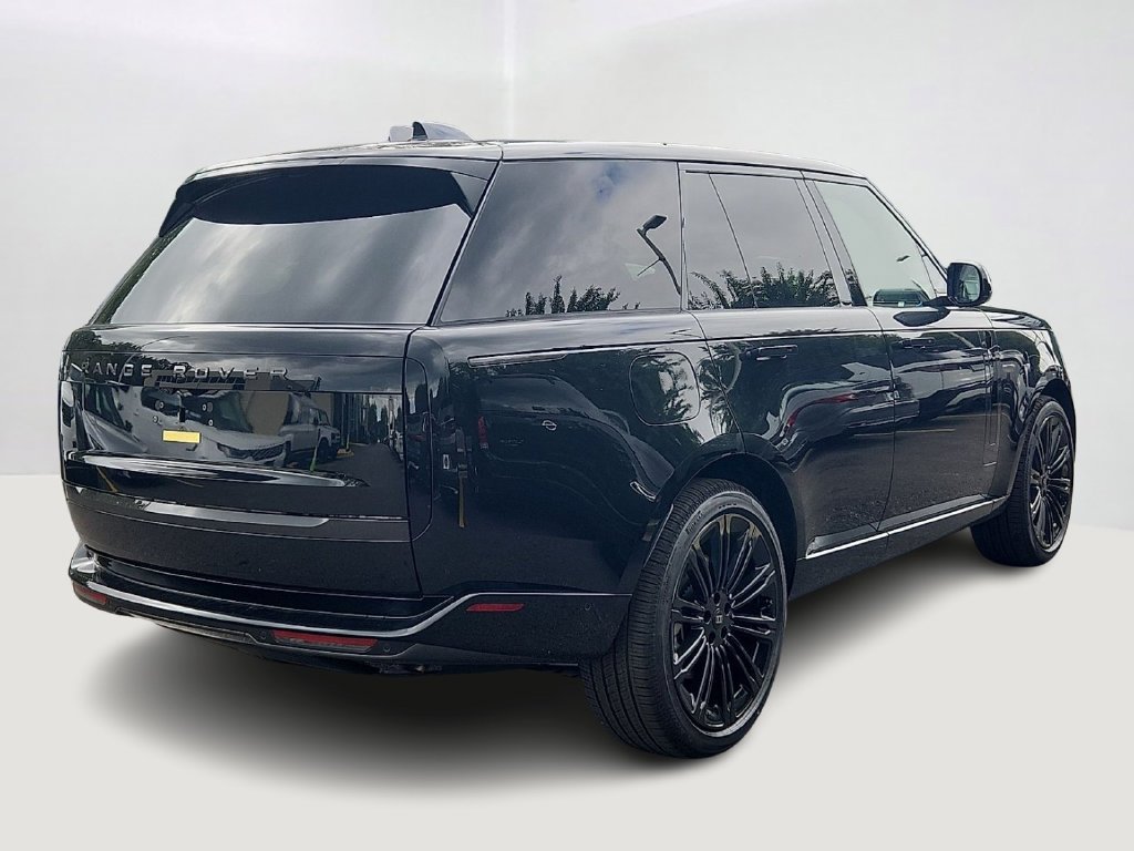 New 2027 Santorini Black Land Rover SE image 3