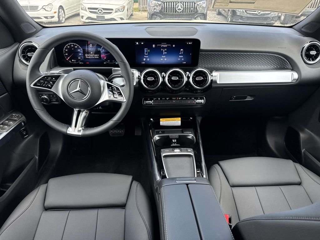 New 2026 Polar White Mercedes-Benz GLB 250 image 7