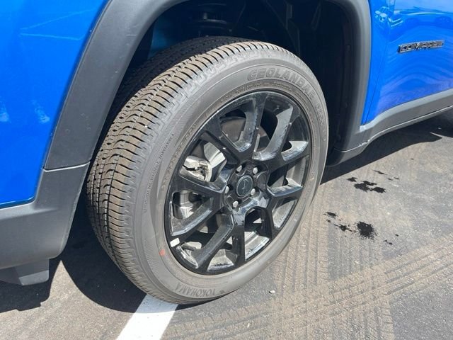 New 2026 Hydro Blue Pearlcoat Jeep Latitude image 9