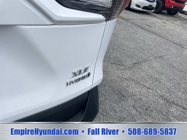2021 Toyota RAV4 XLE - Photo 6