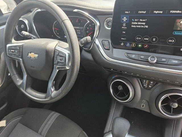 Used 2025 Summit White Chevrolet LT image 34
