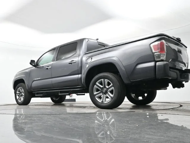 Used 2018 Magnetic Gray Metallic Toyota SR5 image 24