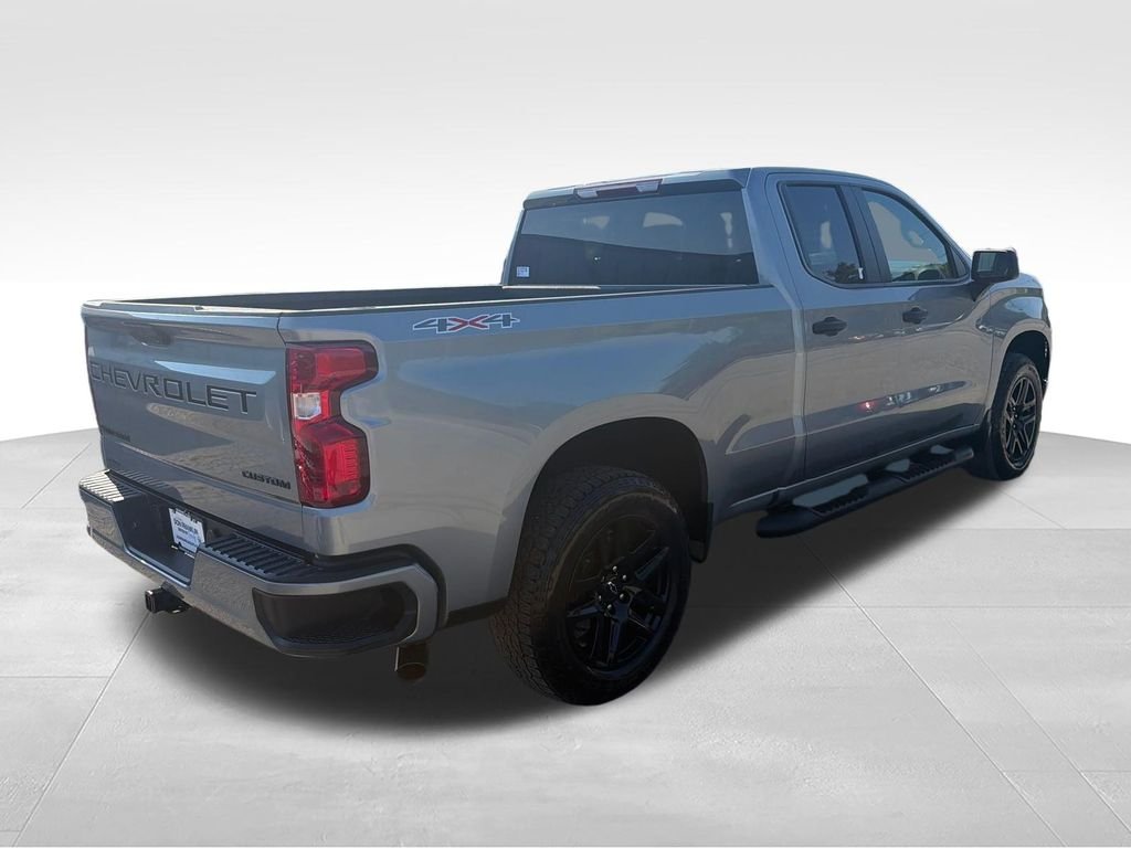 Used 2025 Gray Chevrolet Custom image 5