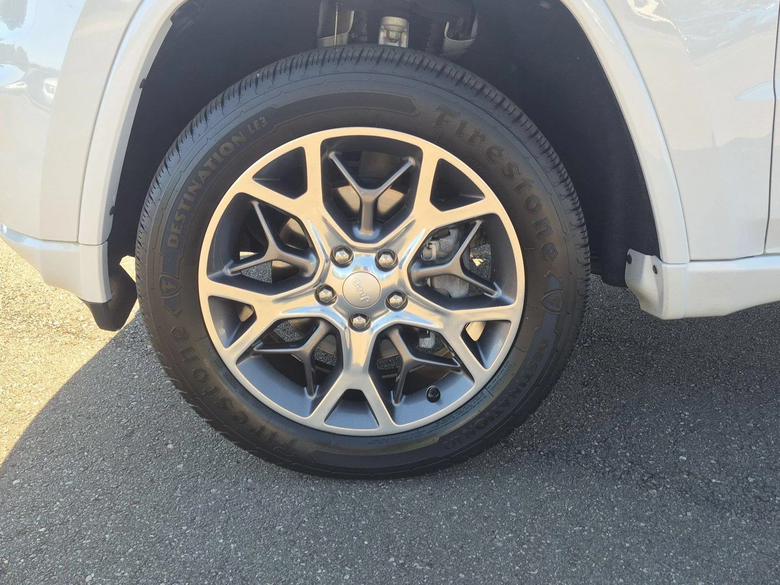 Used 2020 Bright White Clearcoat Jeep Overland image 10
