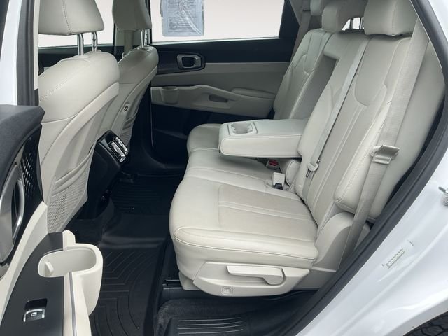 Used 2021 White Kia S image 13