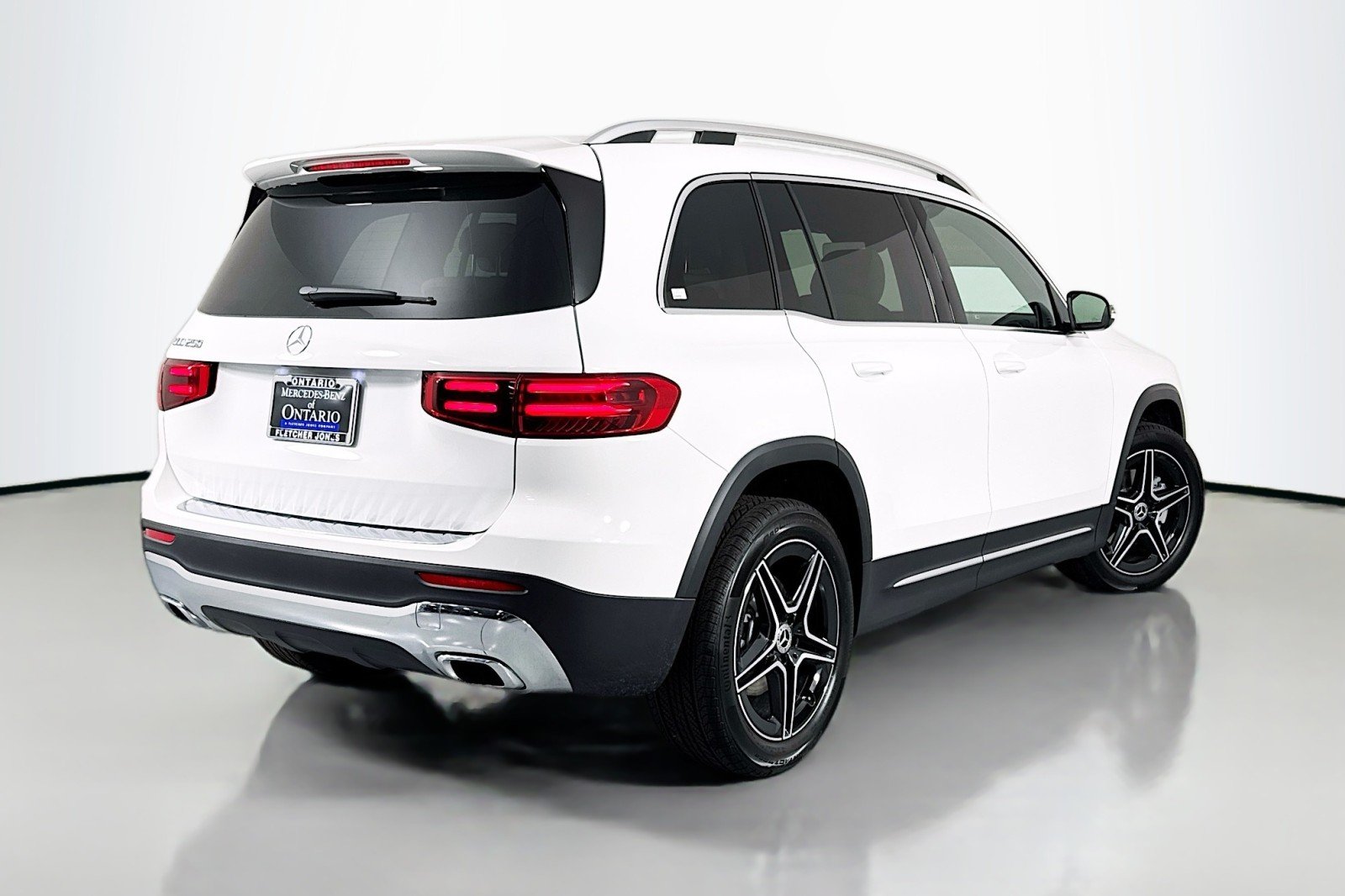Certified Used 2026 Polar White Mercedes-Benz GLB 250 image 13