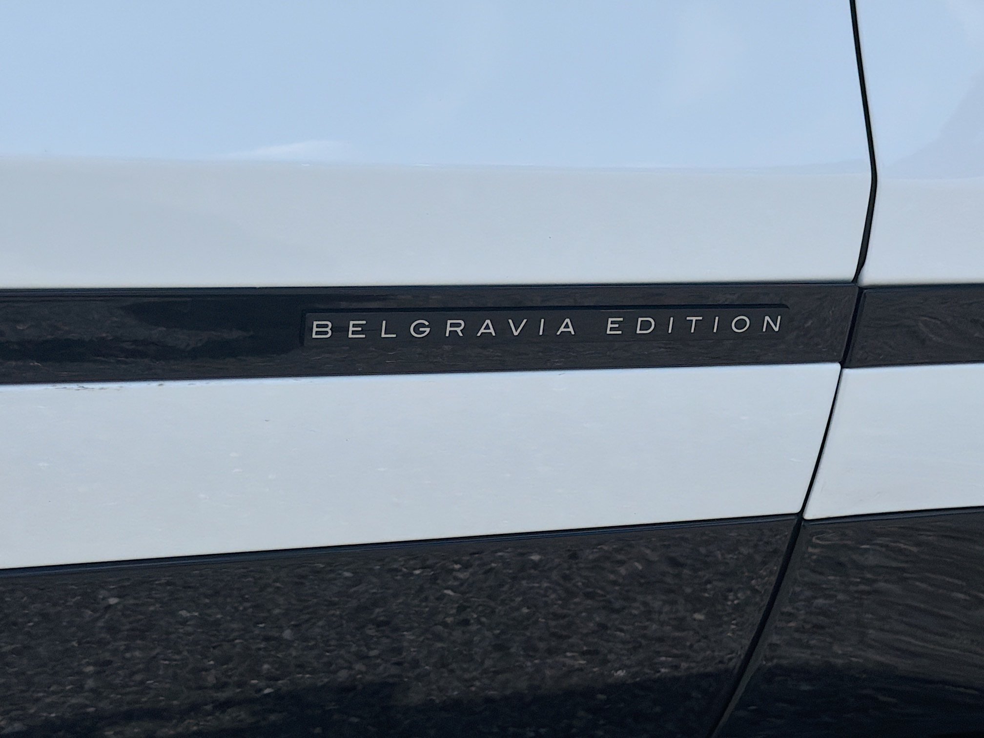 New 2026 Ostuni Pearl White Land Rover Belgravia Edition image 43