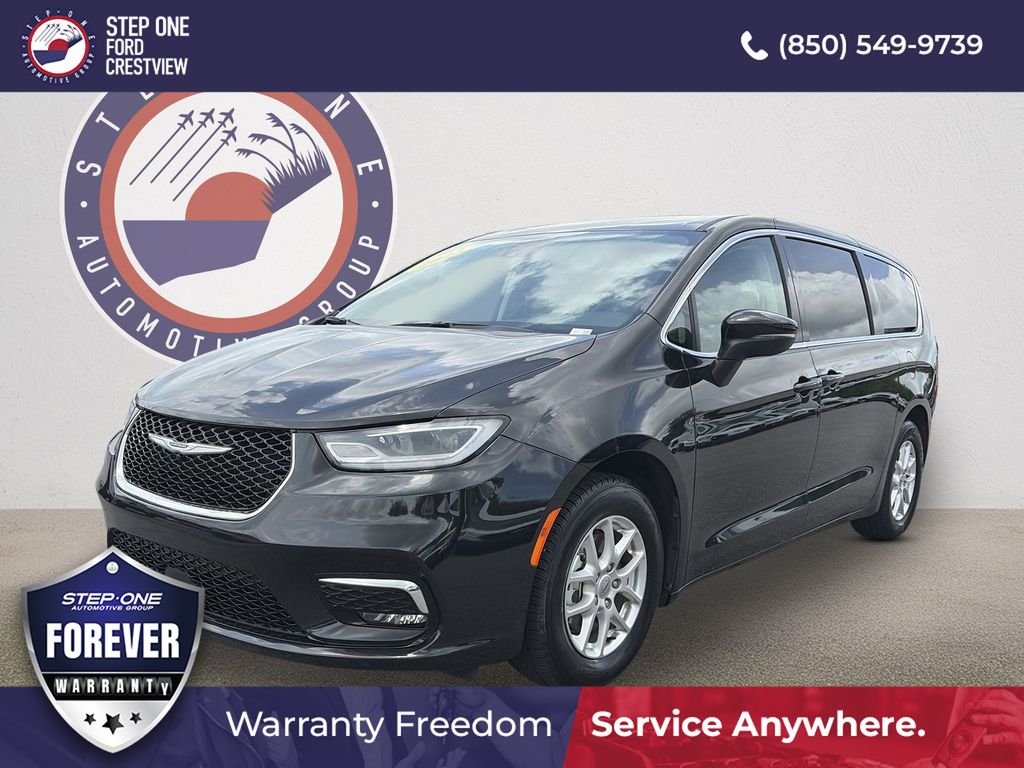 2023 Chrysler Pacifica Touring L's photo