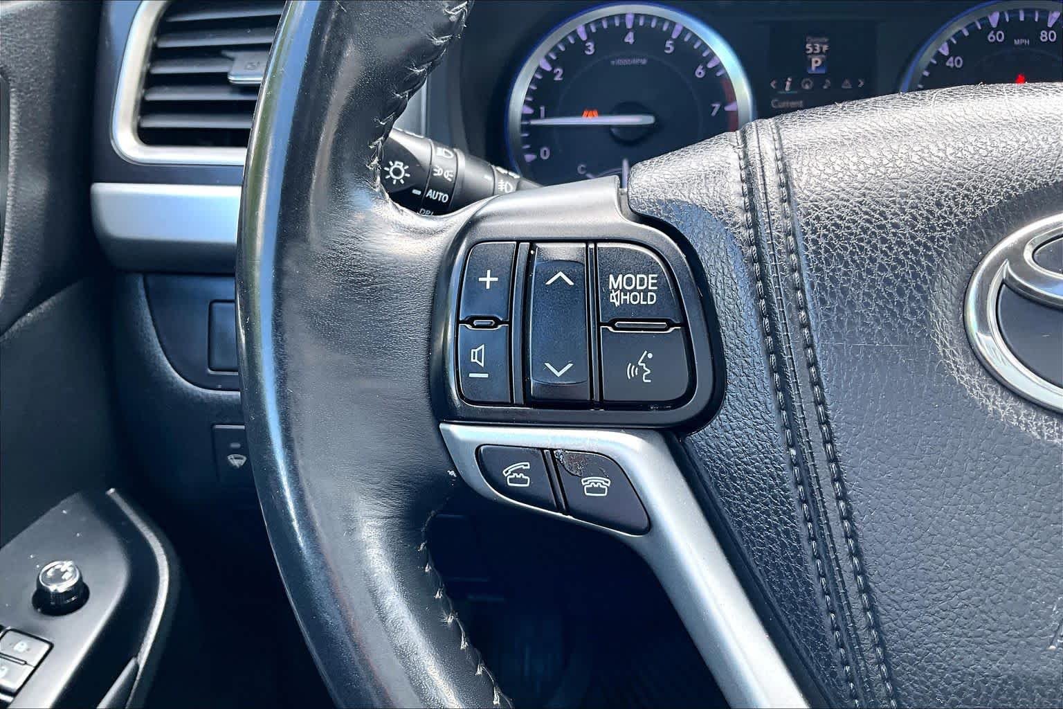 Used 2015 Silver Sky Metallic Toyota XLE image 24