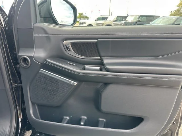 2025 Ford Expedition Platinum - Photo 11
