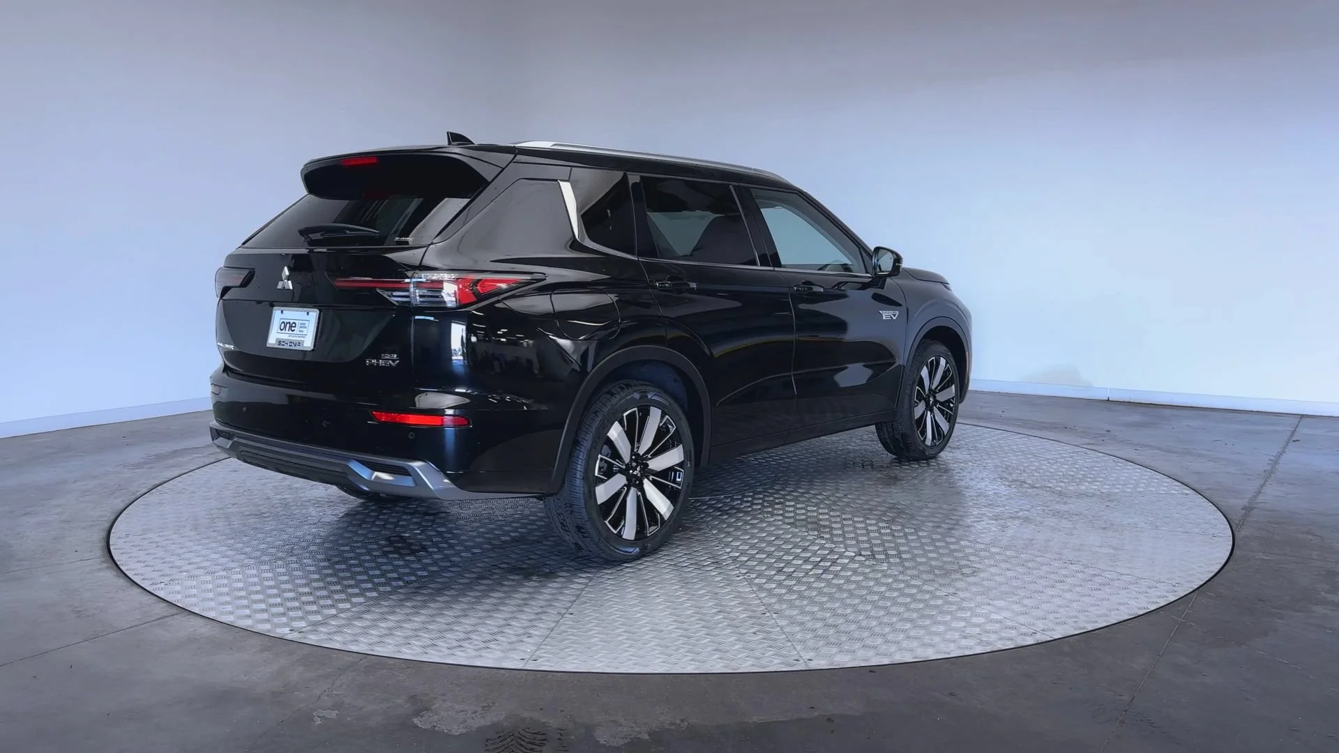 New 2026 Black Diamond Mitsubishi SEL image 8